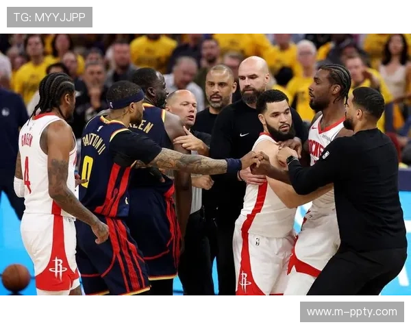 小史密斯汤姆林爆发冲突,双方各吃技犯史密斯恶犯 小史密斯汤姆林爆发冲突,双方各吃技犯史密斯恶犯