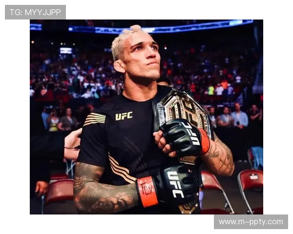 格斗运动真实瞬间：从服装意外到生理反应，赛场的不可预测性